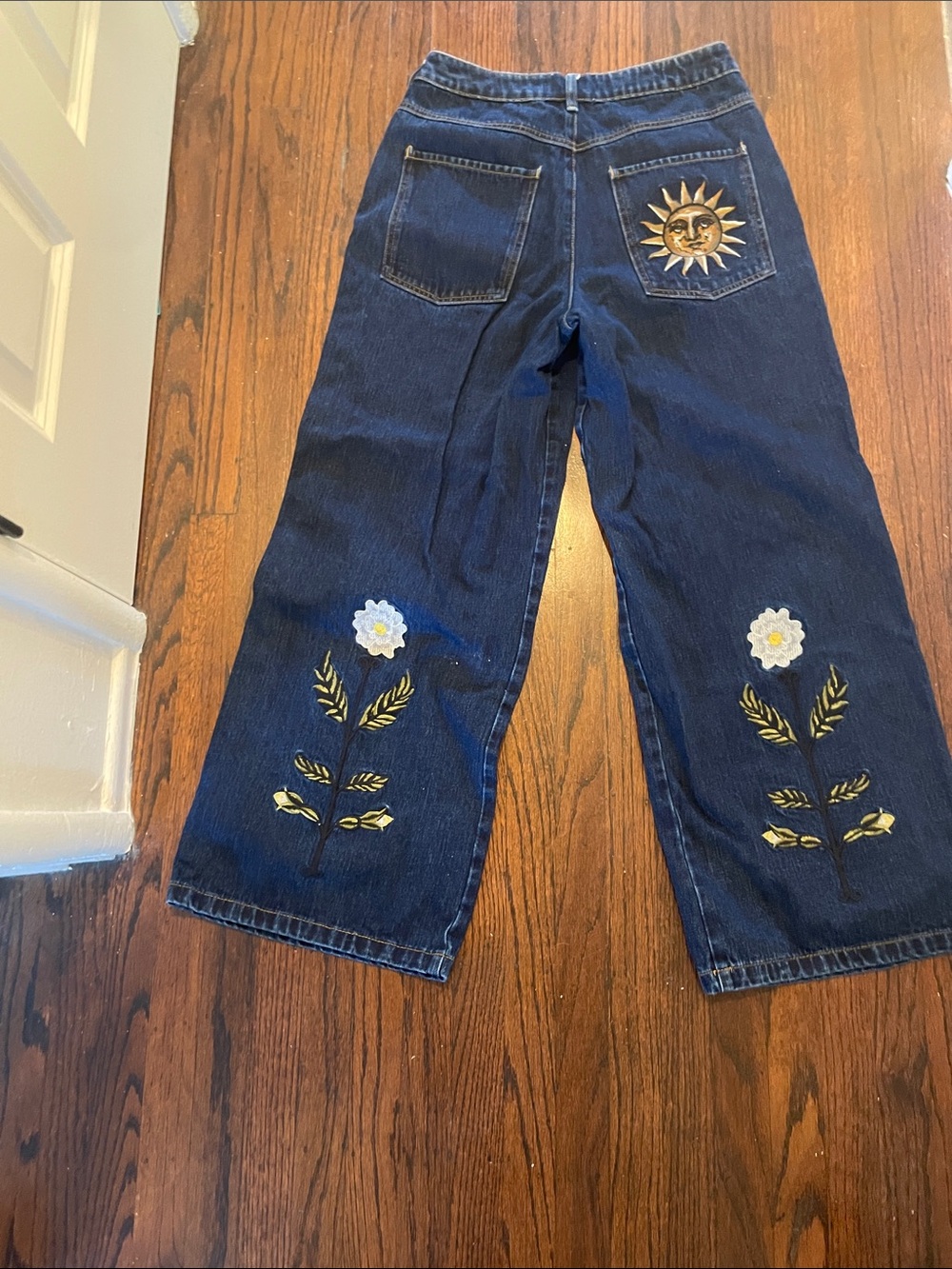 Embroidered Dark Blue Wide-Leg Women's Jeans - Picture 2 of 3